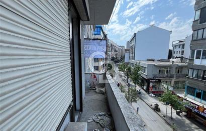 ÇAĞLAYAN'DA VATAN CADDESİ ÜZERİNDE BALKONLU DAİRE