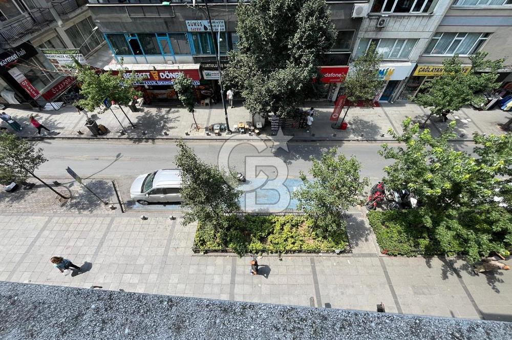 ÇAĞLAYAN'DA VATAN CADDESİ ÜZERİNDE BALKONLU DAİRE