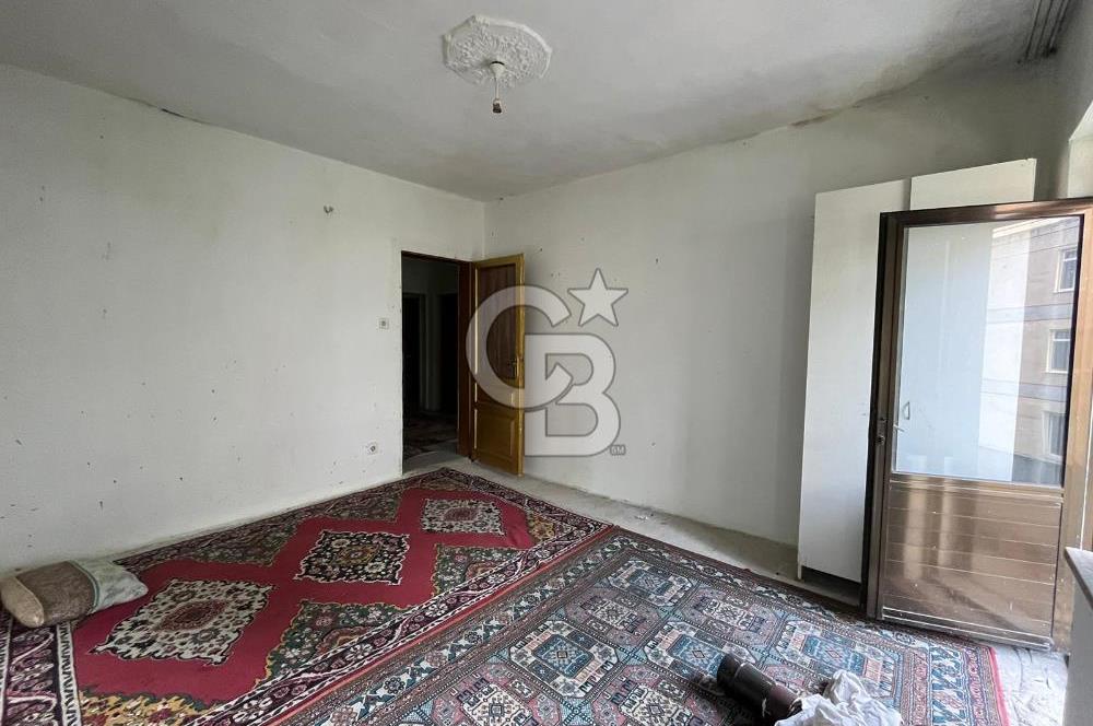 ÇAĞLAYAN'DA VATAN CADDESİ ÜZERİNDE BALKONLU DAİRE