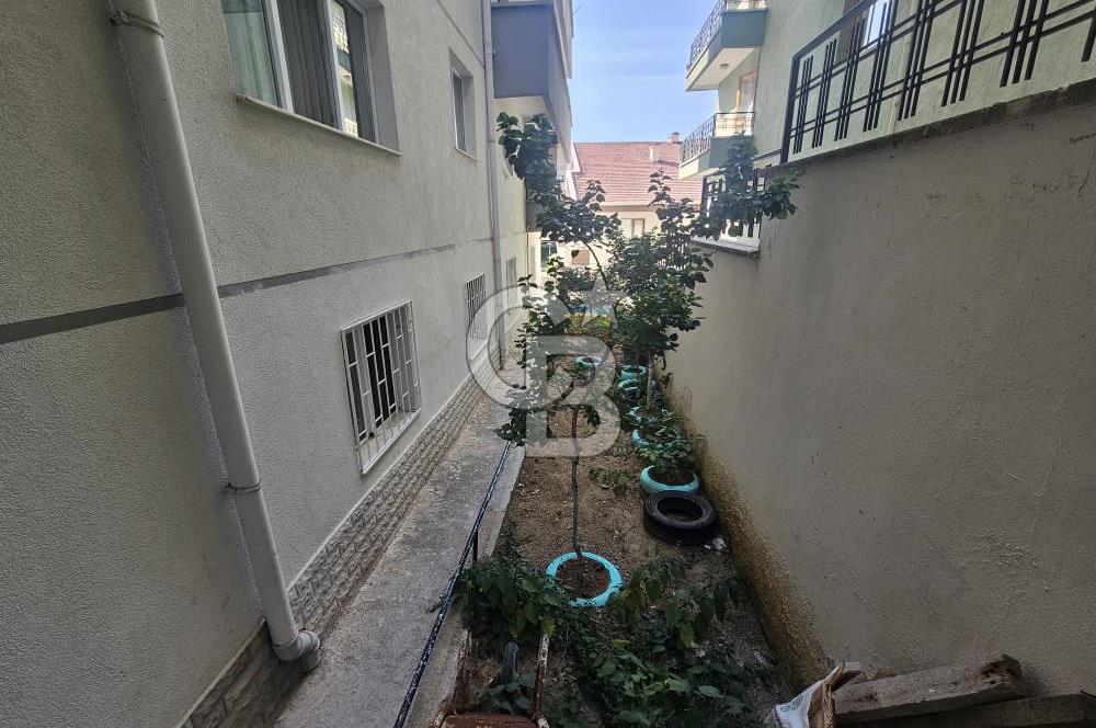 DİKMEN ŞEFTALİ CADDESİNDE BAHÇE KATI SATILIK 1+1