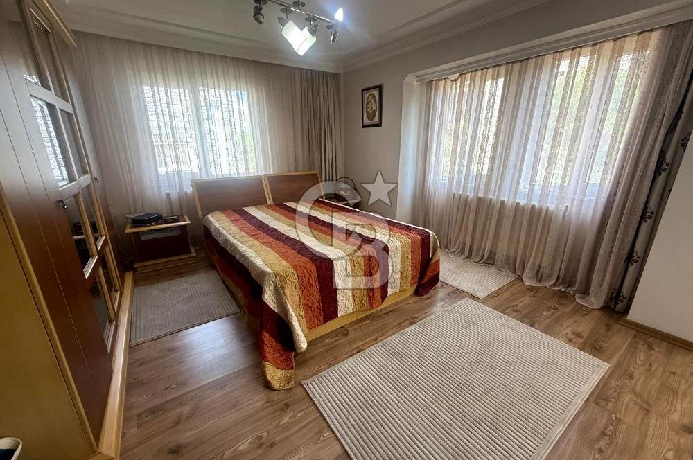 Güzelyurtta Spil Manzaralı Site İçi 5+1 Tripleks Villa