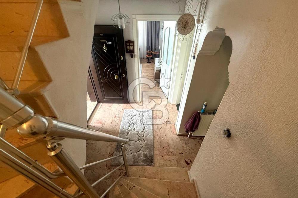 Güzelyurtta Spil Manzaralı Site İçi 5+1 Tripleks Villa