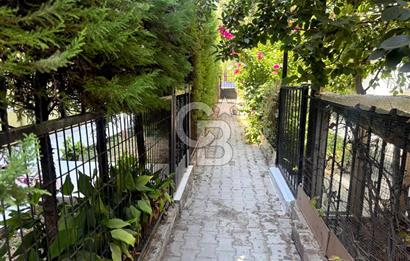 Güzelyurtta Spil Manzaralı Site İçi 5+1 Tripleks Villa