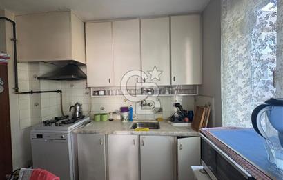 ✅ Karşıyaka Tuna Mahallesi’nde Tiyatro Sokağında, Asansörlü 3+1 Geniş Daire!