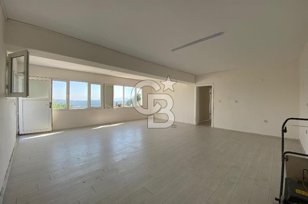 Bornova Yakaköy de Bahçeli 5+2 Kiralık Villa