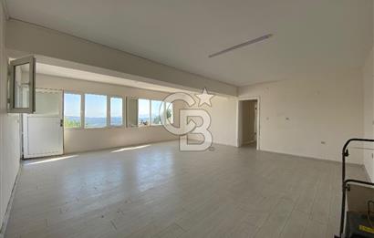 Bornova Yakaköy de Bahçeli 5+2 Kiralık Villa