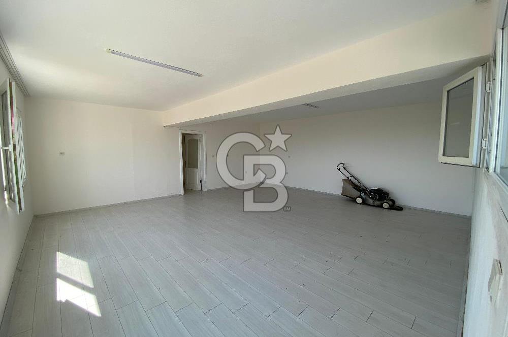 Bornova Yakaköy de Bahçeli 5+2 Kiralık Villa