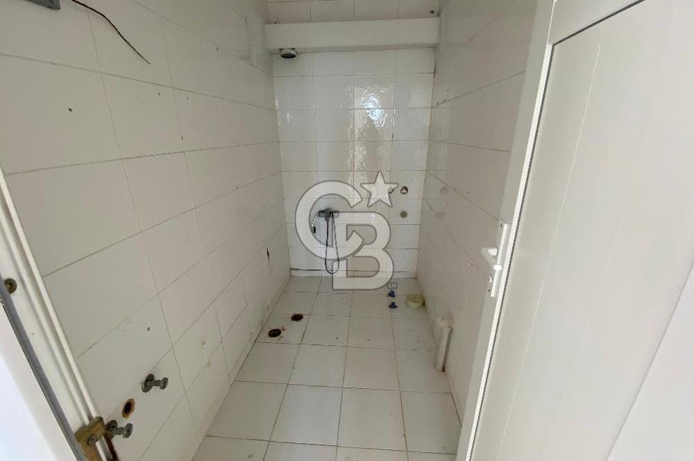 Bornova Yakaköy de Bahçeli 5+2 Kiralık Villa