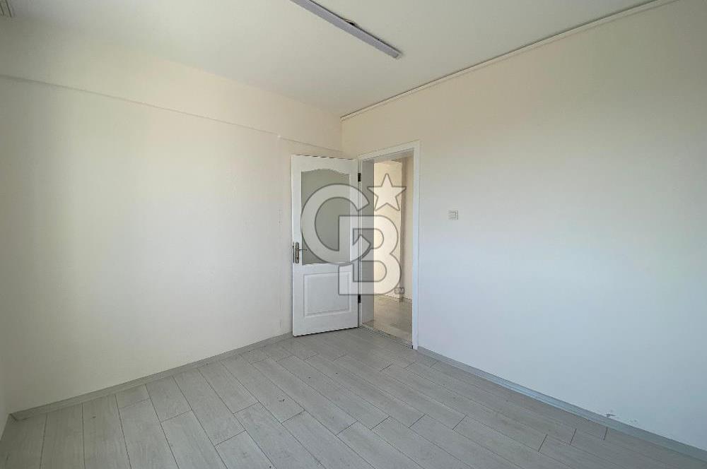 Bornova Yakaköy de Bahçeli 5+2 Kiralık Villa