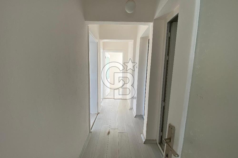 Bornova Yakaköy de Bahçeli 5+2 Kiralık Villa