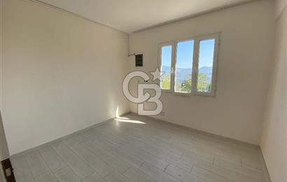 Bornova Yakaköy de Bahçeli 5+2 Kiralık Villa