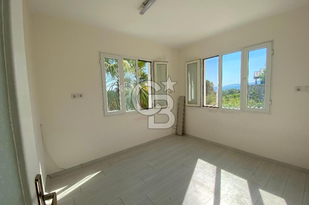 Bornova Yakaköy de Bahçeli 5+2 Kiralık Villa