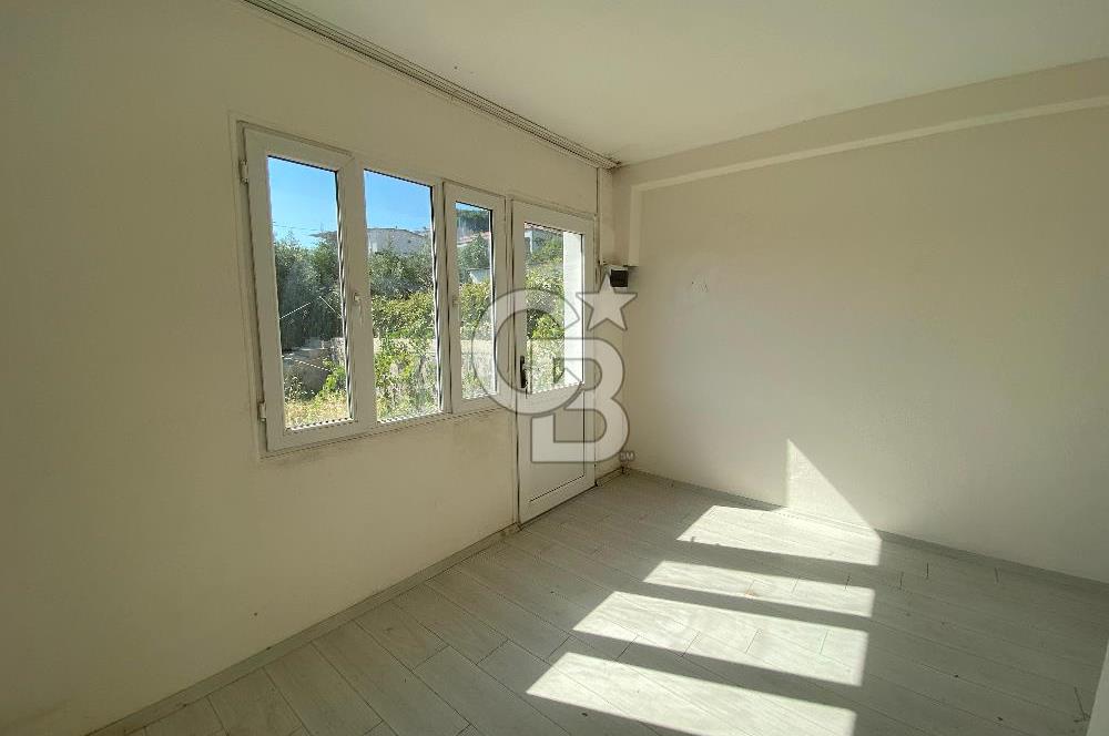 Bornova Yakaköy de Bahçeli 5+2 Kiralık Villa