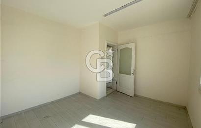 Bornova Yakaköy de Bahçeli 5+2 Kiralık Villa