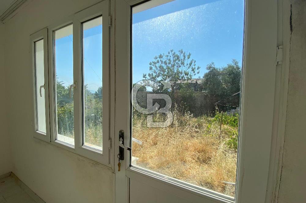 Bornova Yakaköy de Bahçeli 5+2 Kiralık Villa