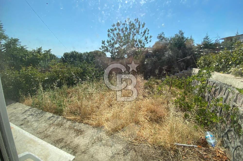 Bornova Yakaköy de Bahçeli 5+2 Kiralık Villa