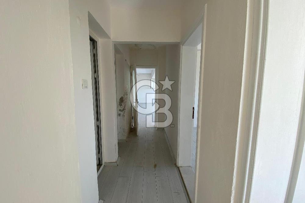 Bornova Yakaköy de Bahçeli 5+2 Kiralık Villa