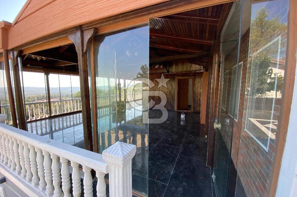 Bornova Yakaköy de Bahçeli 5+2 Kiralık Villa
