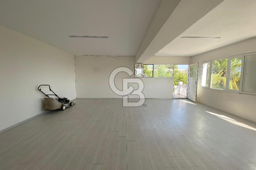 Bornova Yakaköy de Bahçeli 5+2 Kiralık Villa