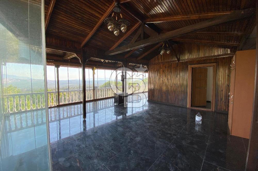 Bornova Yakaköy de Bahçeli 5+2 Kiralık Villa