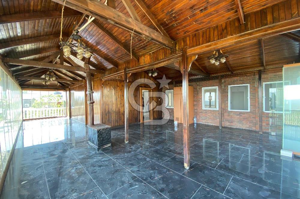 Bornova Yakaköy de Bahçeli 5+2 Kiralık Villa