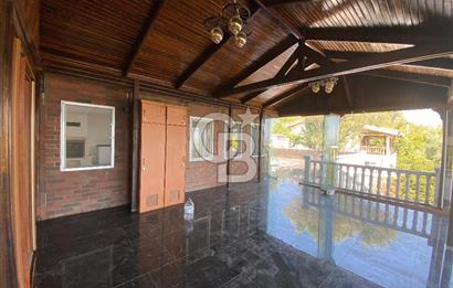 Bornova Yakaköy de Bahçeli 5+2 Kiralık Villa