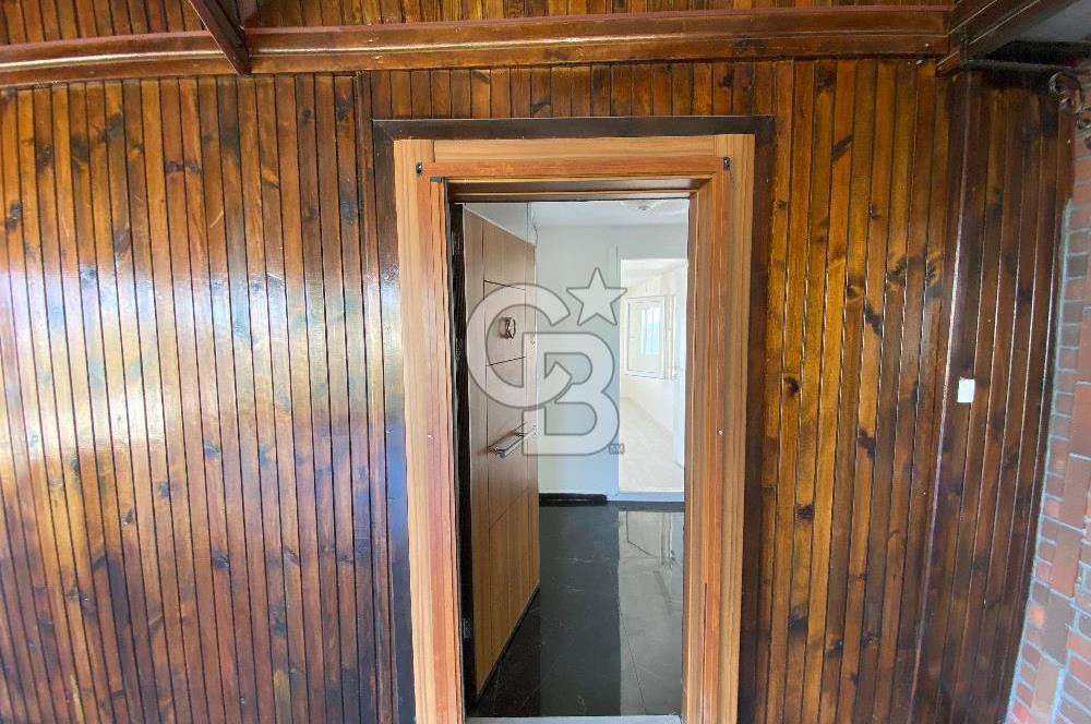 Bornova Yakaköy de Bahçeli 5+2 Kiralık Villa