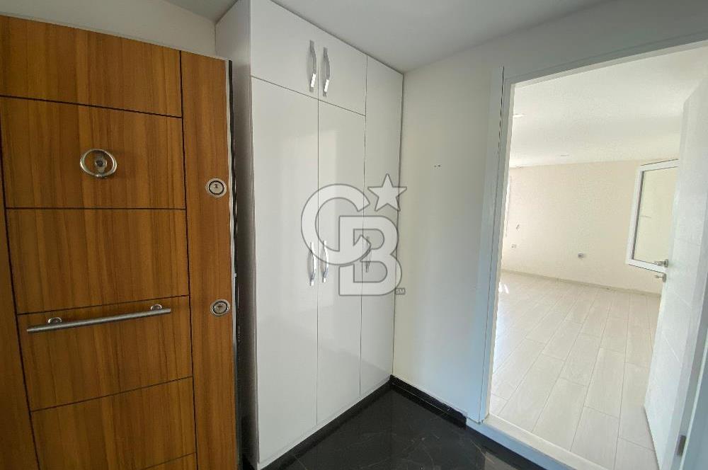 Bornova Yakaköy de Bahçeli 5+2 Kiralık Villa