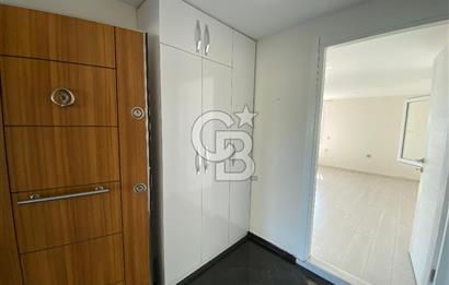 Bornova Yakaköy de Bahçeli 5+2 Kiralık Villa