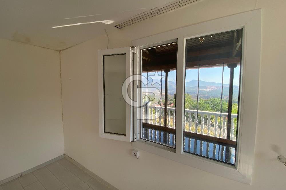 Bornova Yakaköy de Bahçeli 5+2 Kiralık Villa