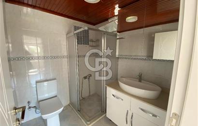 Bornova Yakaköy de Bahçeli 5+2 Kiralık Villa