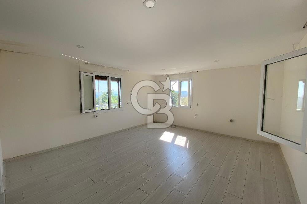 Bornova Yakaköy de Bahçeli 5+2 Kiralık Villa