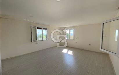 Bornova Yakaköy de Bahçeli 5+2 Kiralık Villa