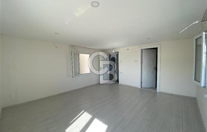 Bornova Yakaköy de Bahçeli 5+2 Kiralık Villa