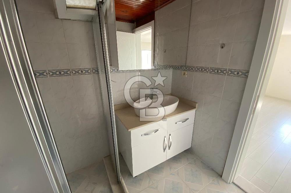 Bornova Yakaköy de Bahçeli 5+2 Kiralık Villa