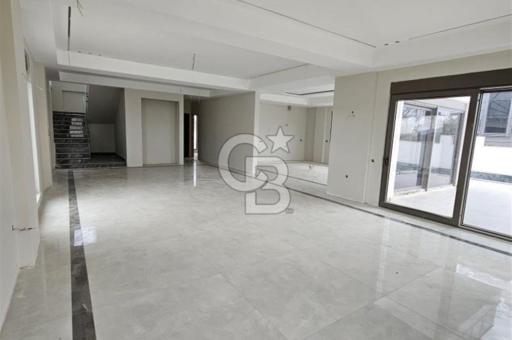 Antalya Döşemealtı Modern Mimarili, Lüks, Havuzlu Satılık Villa