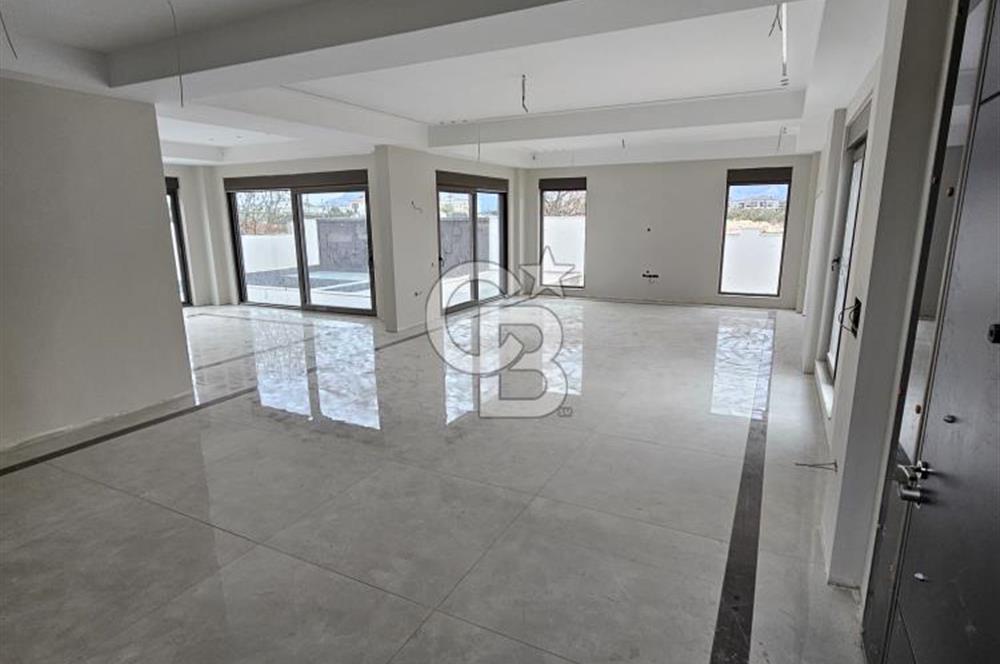 Antalya Döşemealtı Modern Mimarili, Lüks, Havuzlu Satılık Villa
