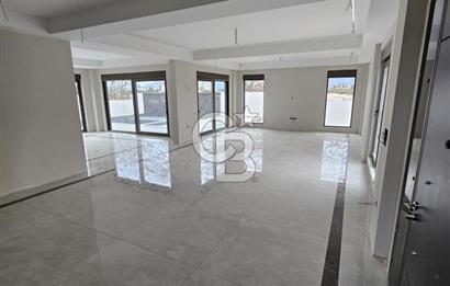 Antalya Döşemealtı Modern Mimarili, Lüks, Havuzlu Satılık Villa