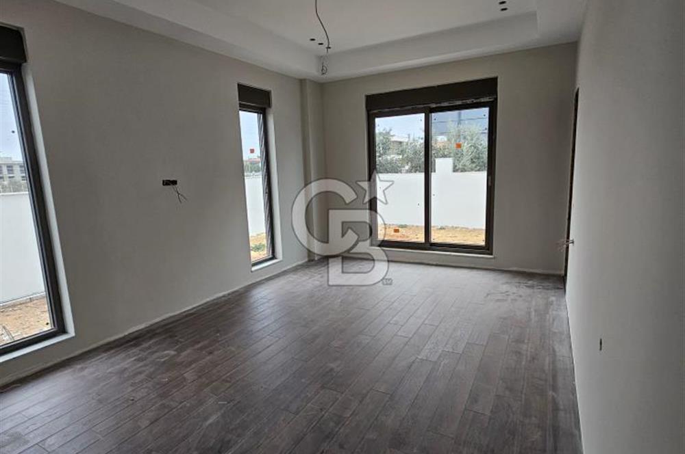 Antalya Döşemealtı Modern Mimarili, Lüks, Havuzlu Satılık Villa