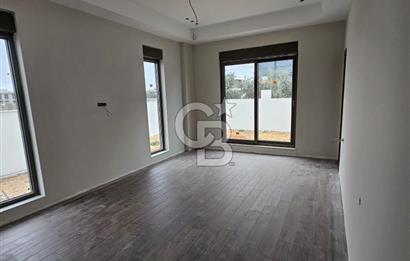 Antalya Döşemealtı Modern Mimarili, Lüks, Havuzlu Satılık Villa