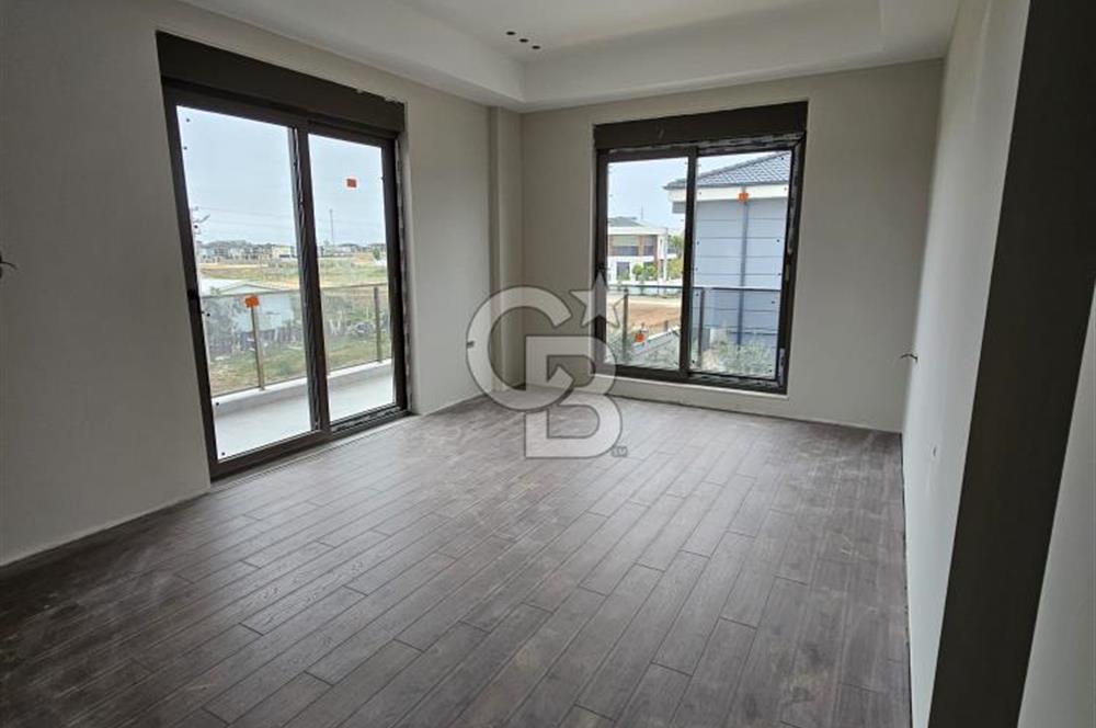 Antalya Döşemealtı Modern Mimarili, Lüks, Havuzlu Satılık Villa