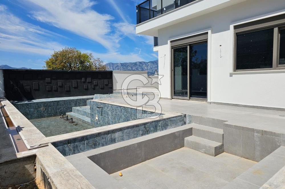 Antalya Döşemealtı Modern Mimarili, Lüks, Havuzlu Satılık Villa