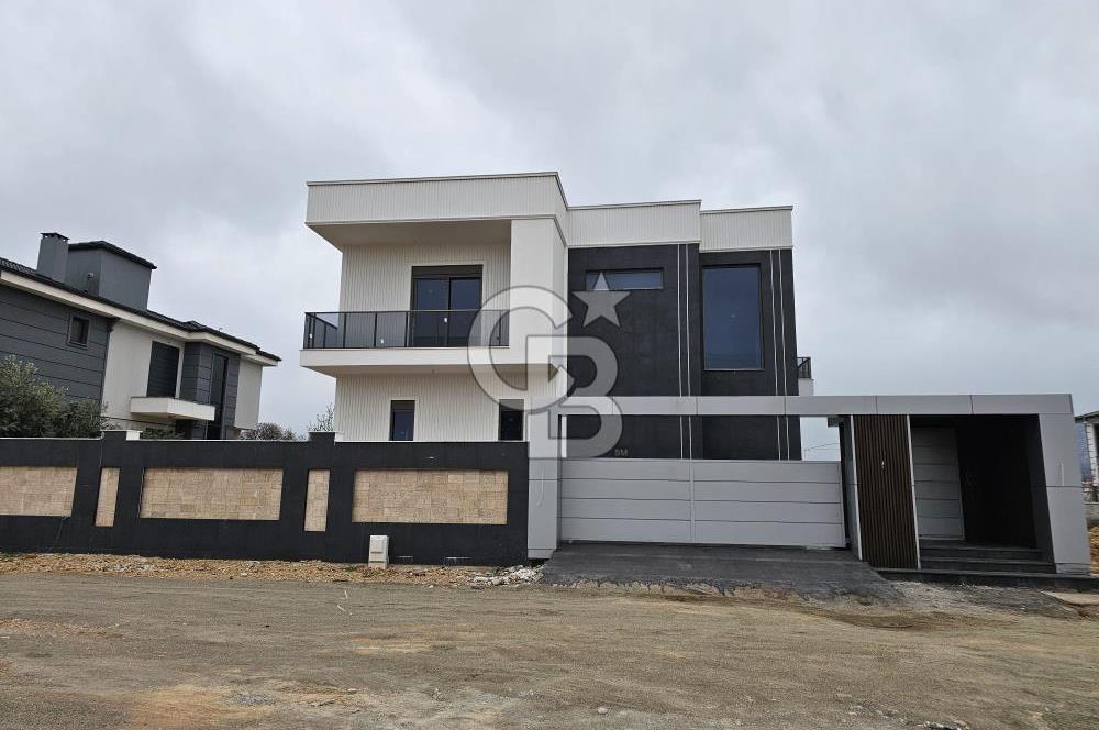 Antalya Döşemealtı Modern Mimarili, Lüks, Havuzlu Satılık Villa