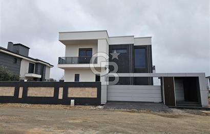 Antalya Döşemealtı Modern Mimarili, Lüks, Havuzlu Satılık Villa