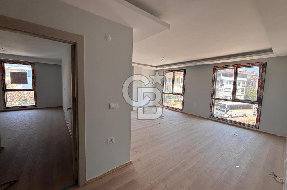 Ayvalık Sarımsaklı'da 1+1 Sıfır Plaja 50m Daire