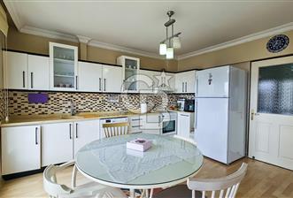 Kuşadası Ege Mahallesinde Havuzlu Sitede Deniz Manzaralı 4+1 Bakımlı Daire