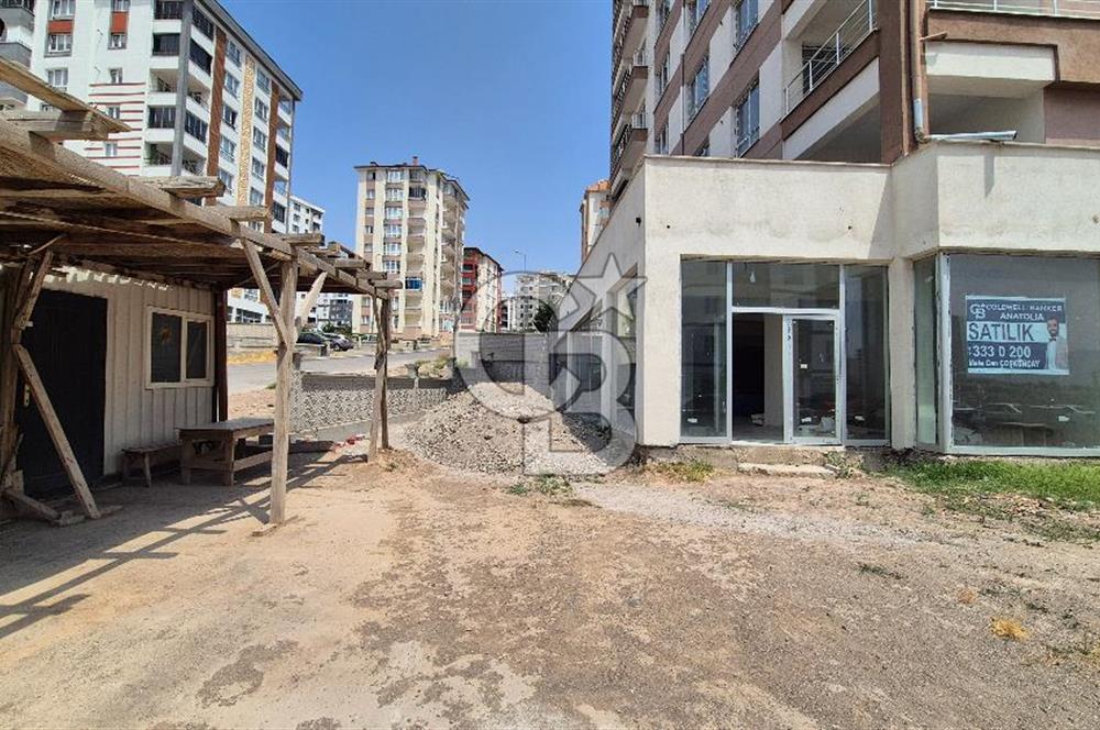 Şirintepe'de Geniş Ticari Dükkan | 250m²+Bodrum+Bahçe+Otopark