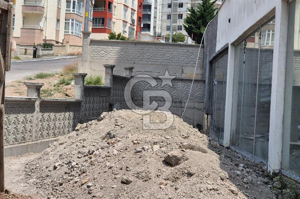 Şirintepe'de Geniş Ticari Dükkan | 250m²+Bodrum+Bahçe+Otopark
