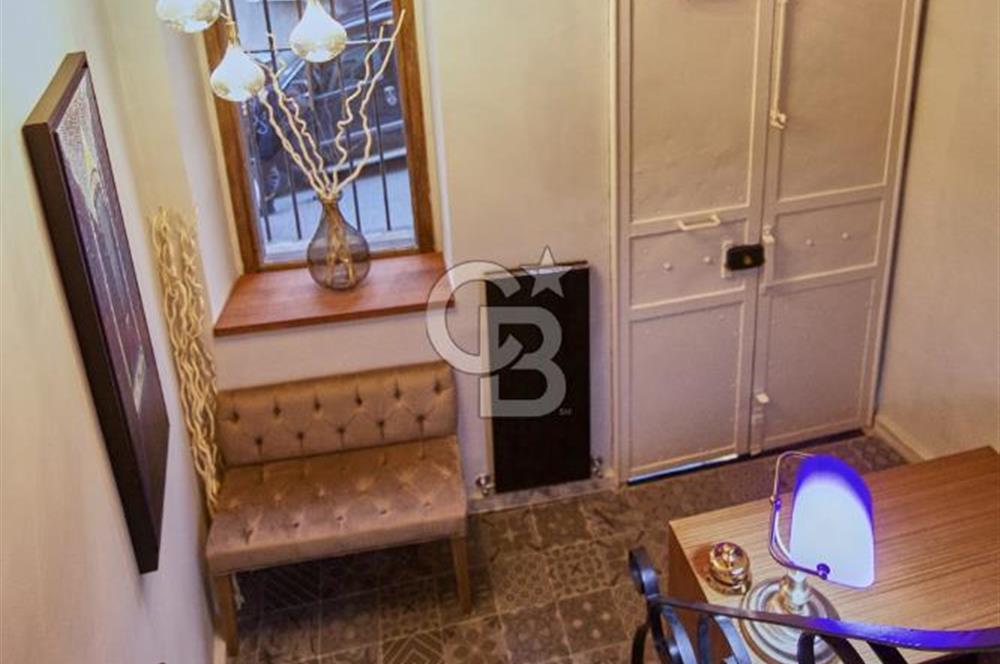 Beyoğlu Billur Sokak’ta 5 Katlı, 8 Odalı Satılık Otel