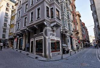 Beyoğlu Billur Sokak’ta 5 Katlı, 8 Odalı Satılık Otel